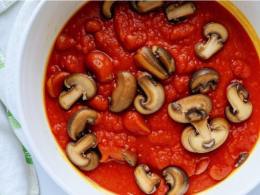 Грибы в томатном соусе
