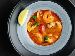 Том ям (традиционный тайский суп с морепродуктами)