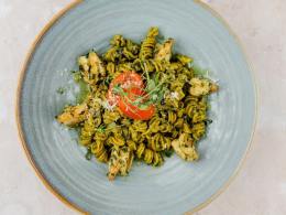 Фузилли c песто и креветками