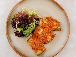 Баклажаны запеченные с томатным соусом и моцареллой