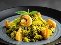 Фузилли c песто и креветками