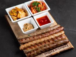 Ассорти колбасок на гриле