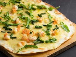 Креветки, спаржа, моцарелла, руккола