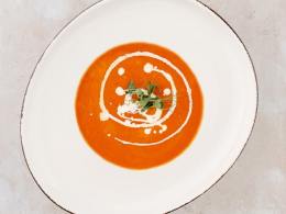 Томатный суп с говядиной и кукурузой