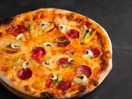 Fellini (Томатный соус, моцарелла, грибы, салями и болгарский перец)