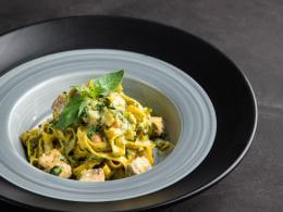 Тальятелле с лососем и шпинатом