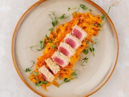 Тальятелле с тунцом с соусом биск