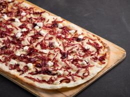 Рустика с ветчиной, карамелизированным луком