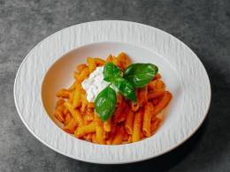 Пенне с сыром страчателла