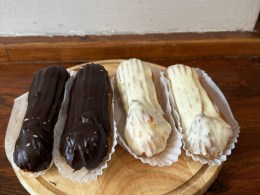 Эклер шоколадный